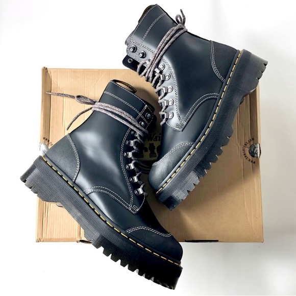 Dr. Martens Shoes - NIB Dr Marten’s Moreno Platform Quad Retro Lace Up Boots Women’s 6 Shoes